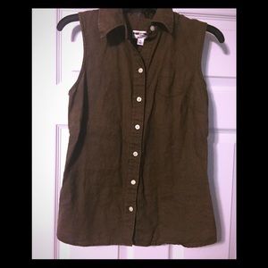 Sleeveless button up shirt.